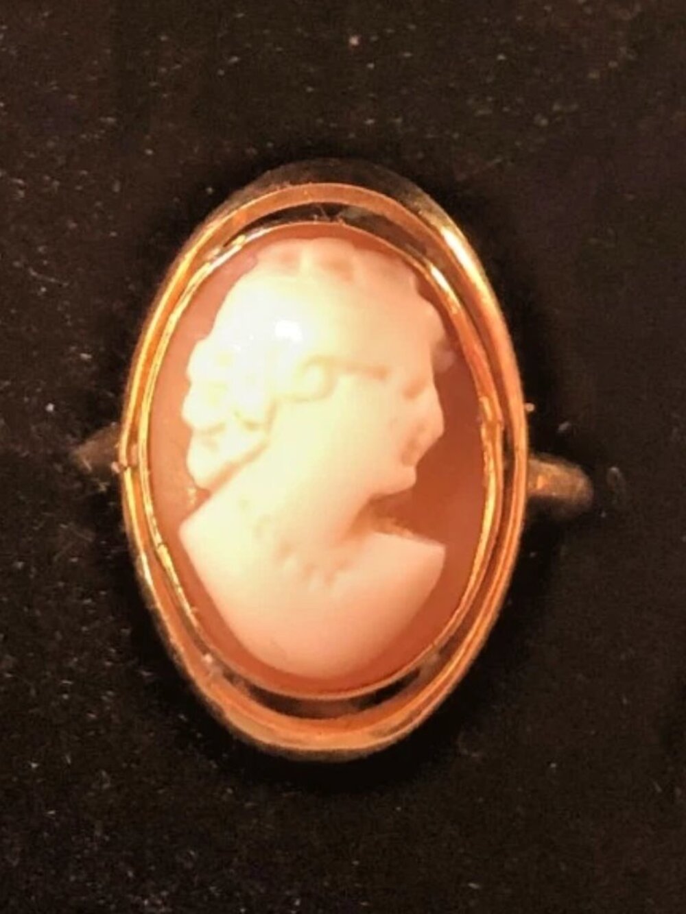 VINTAGE Solid 585 14k Yellow Gold Hand Carved Shell Cameo Ring Size 4, wt 2.31g